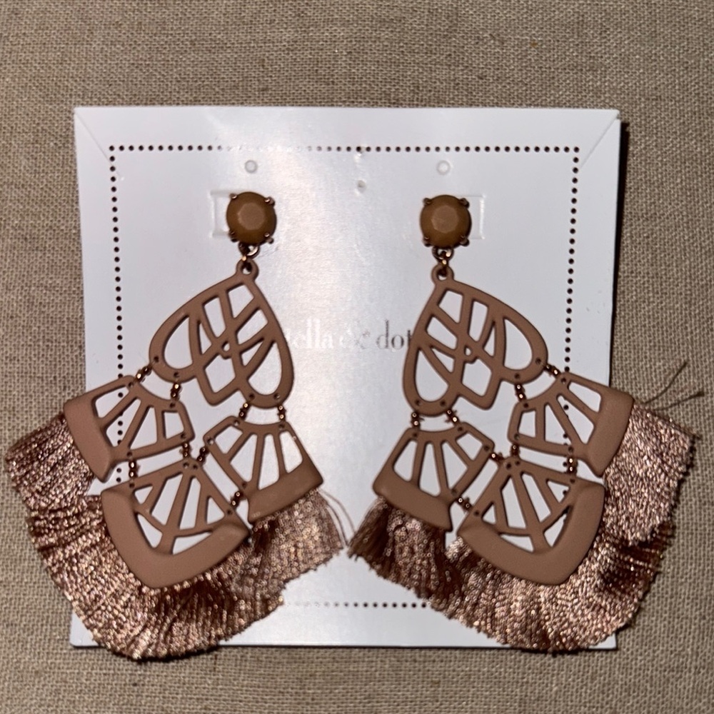 NEW! Elegant Stella & Dot Tan Earrings with Fringe 😍